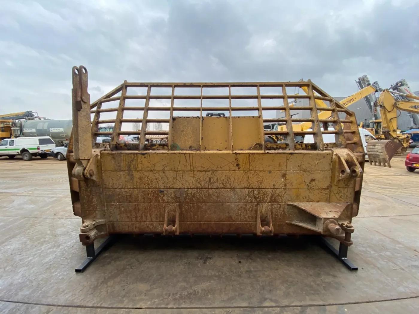 Caterpillar D9U Blade - 7