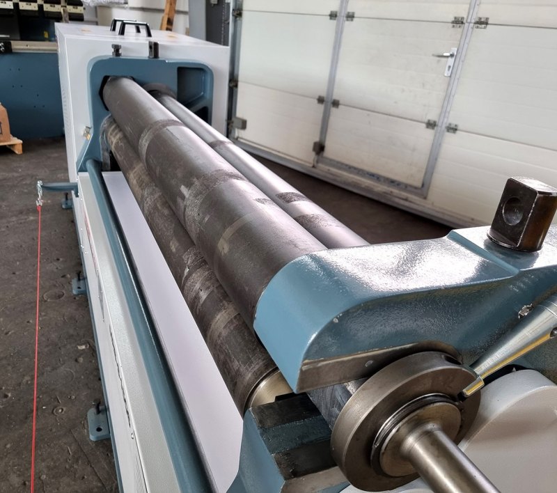 Motorische 3-Walzen Blechrundbiegemaschine MRB-S 1506