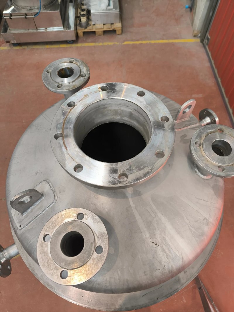 STAINLESS STEEL REACTOR 500 LITERS WITH USED SHIRT
