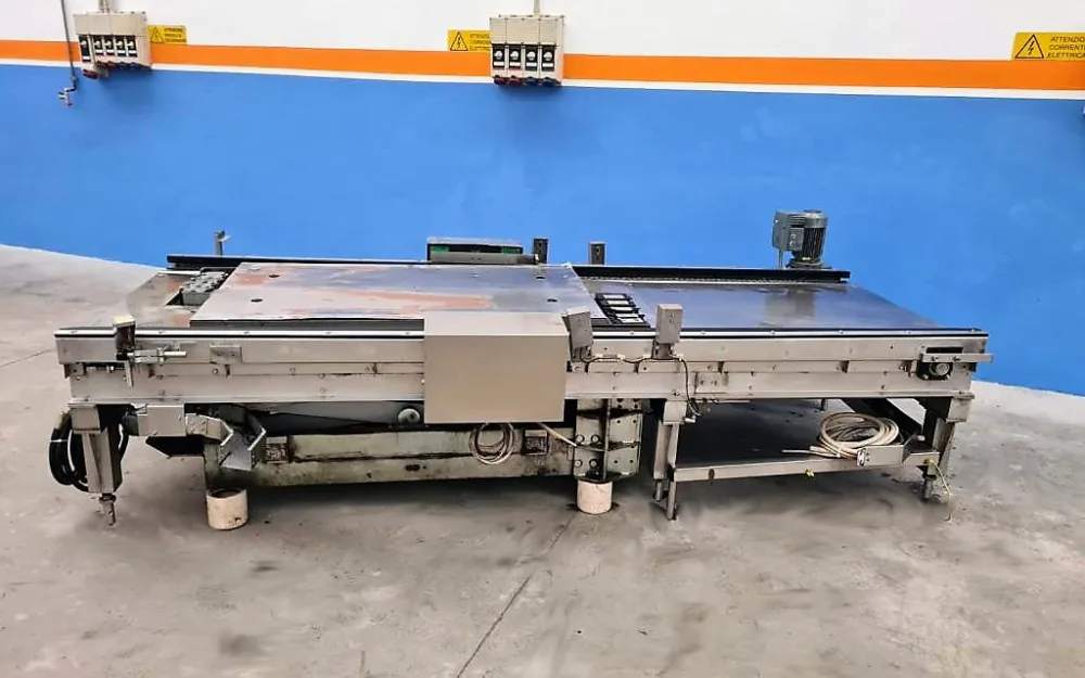 PIATTAFORMA ELEVATORE CARRELLI