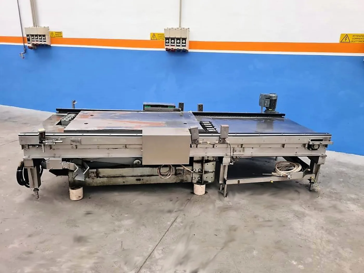PIATTAFORMA ELEVATORE CARRELLI - 1