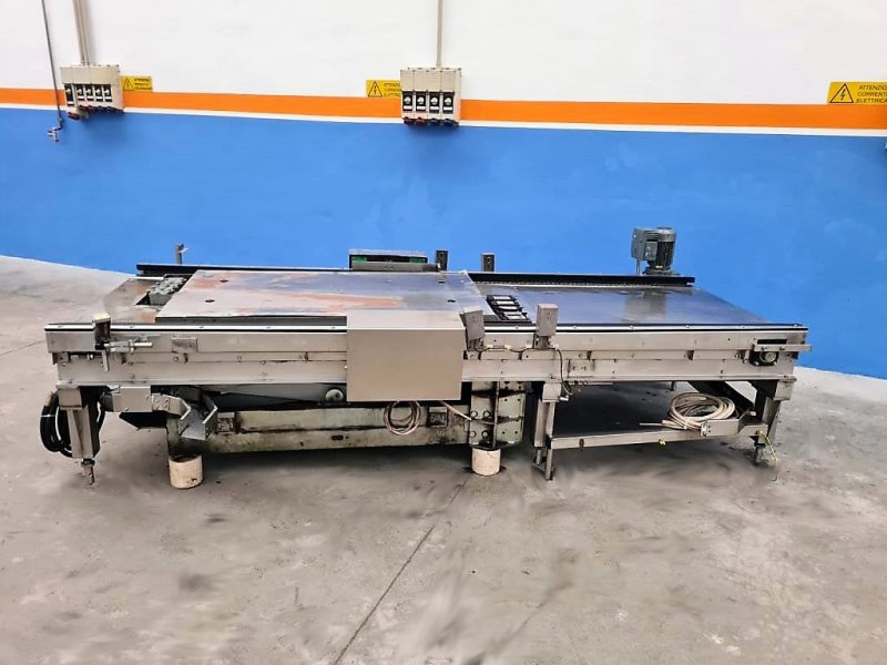 PIATTAFORMA ELEVATORE CARRELLI