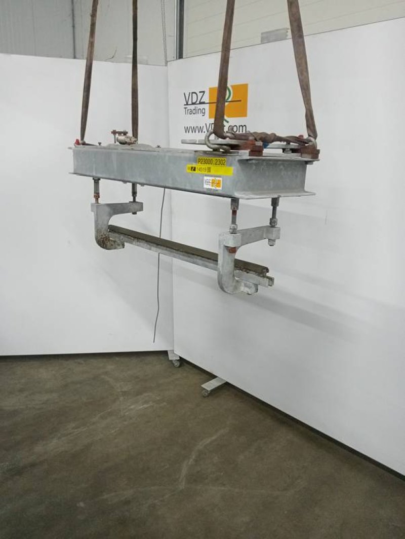 Weighing scale with indicator for tube rail