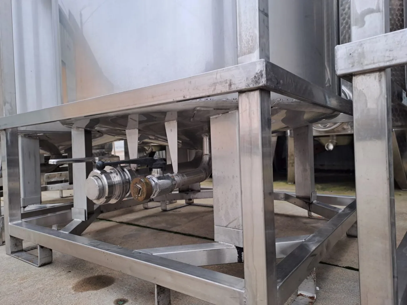 FORK-LIFTABLE/STACKABLE TANKS, CAPACITY 1000 LITERS, SECOND HAND EQUIPMENT - 5