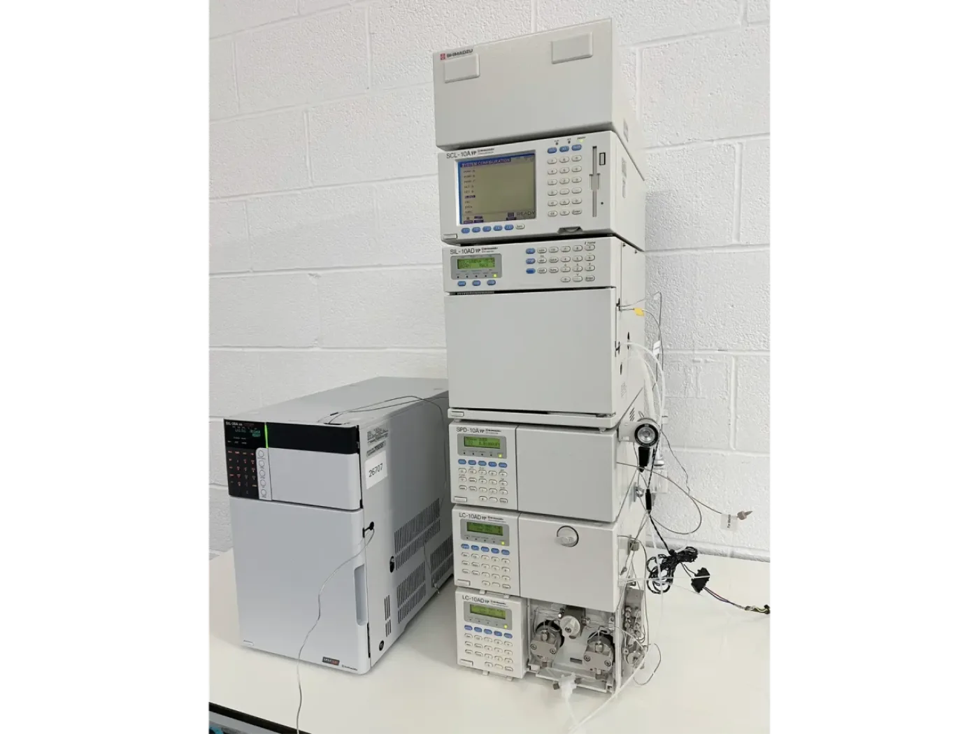 Shimadzu HPLC System with SIL-20A XR - 2