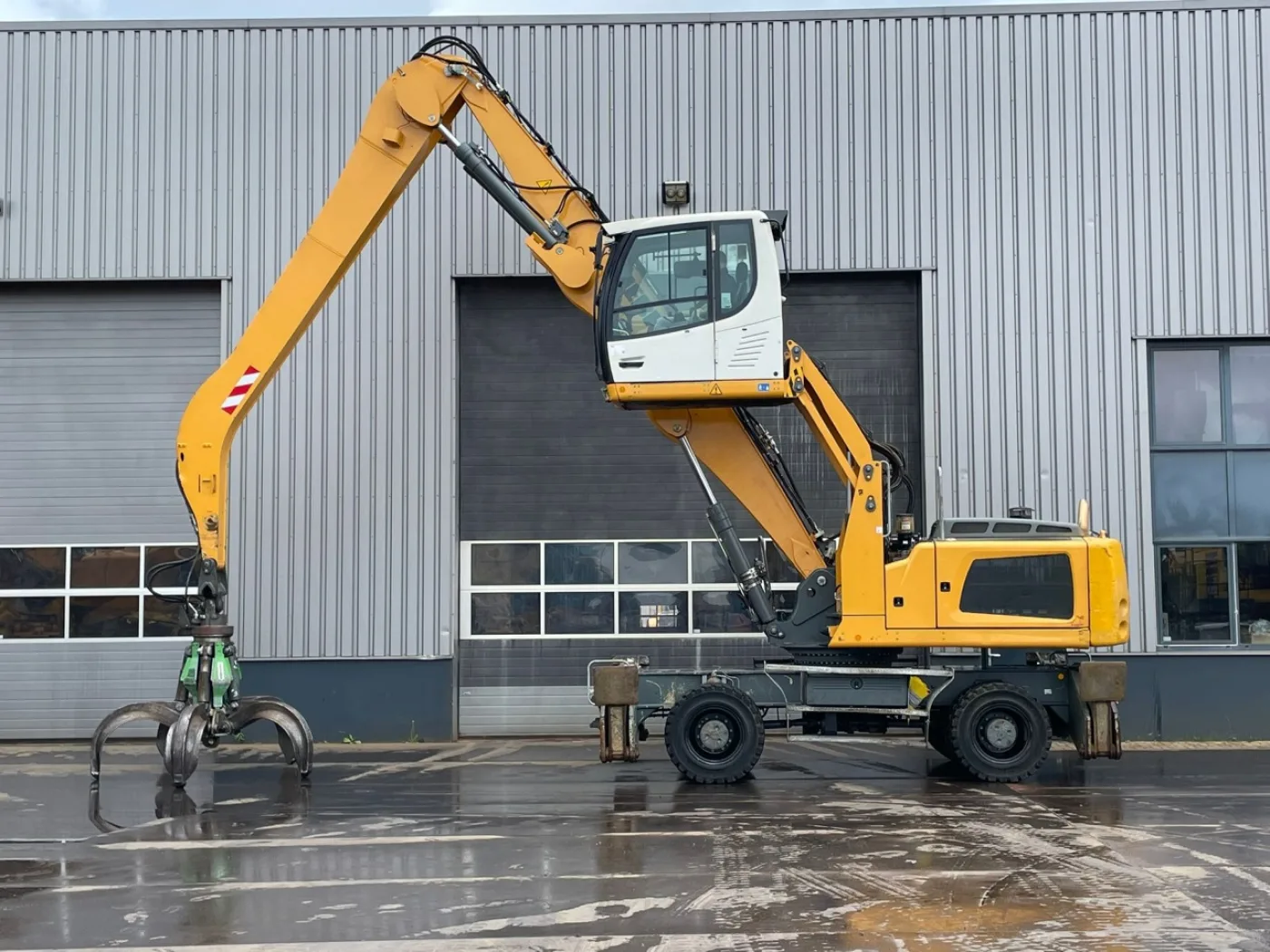 Liebherr LH30 M – Material Handler - 1