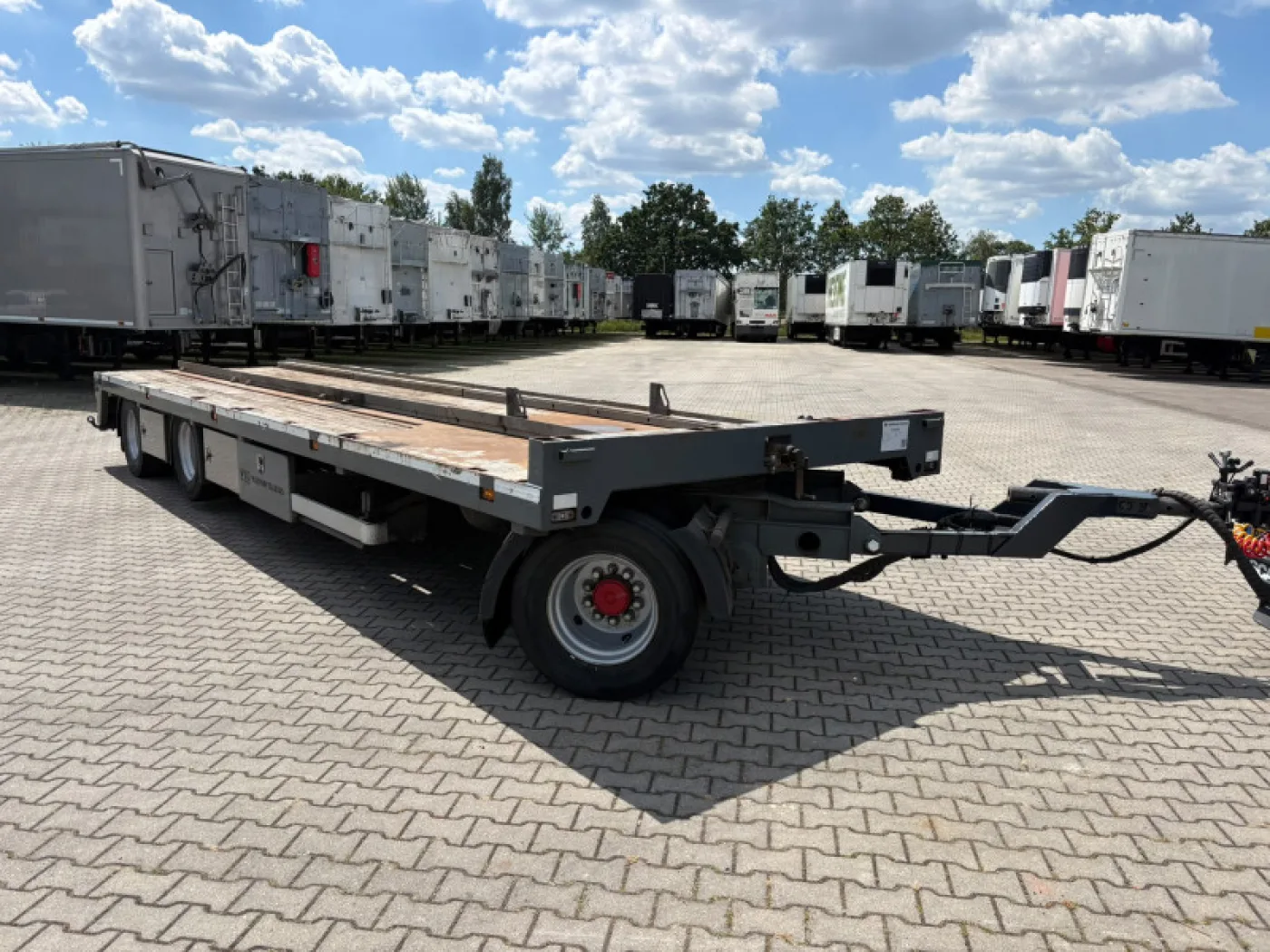 Vlastuin 30T Flatbed Trailer + 80CM-High Container Racks, Excellent Condition - 4