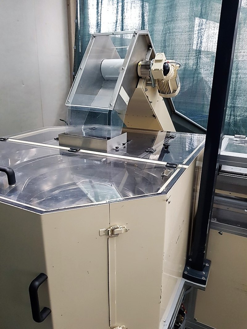 ALIMENTATORE VIBRANTE CON ELEVATORE – ADMV MOD. DISTRIBUTEUR DE SERINGUES