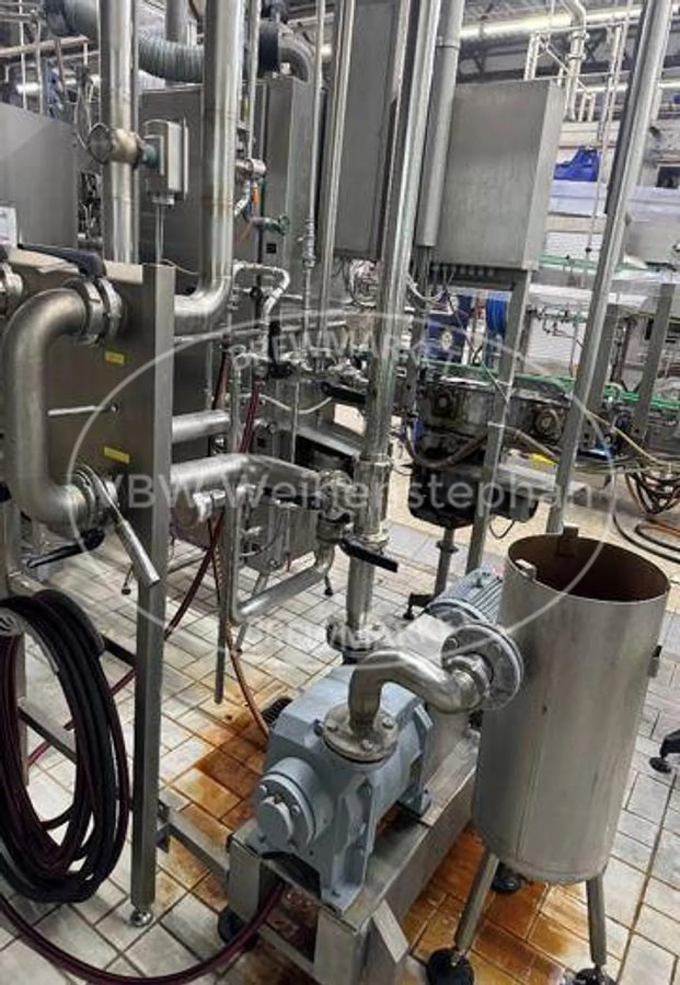 Glass bottle filler and capper - 4
