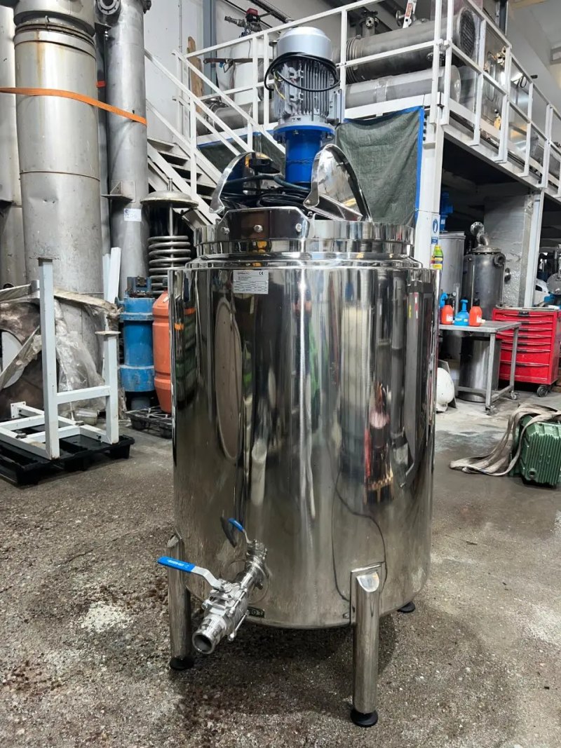 USED DAOSMAQ STAINLESS STEEL TANK 300 LITERS WITH AGITATION AND JACKET