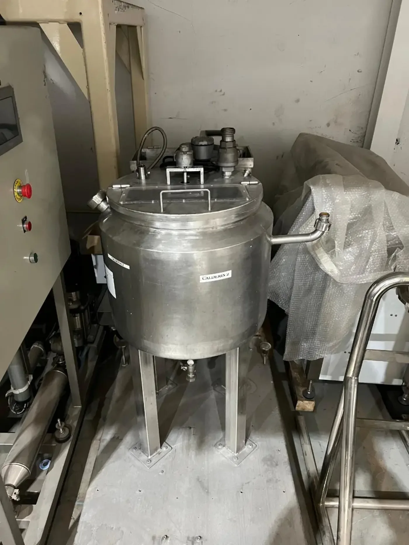 STAINLESS STEEL TANK - 1