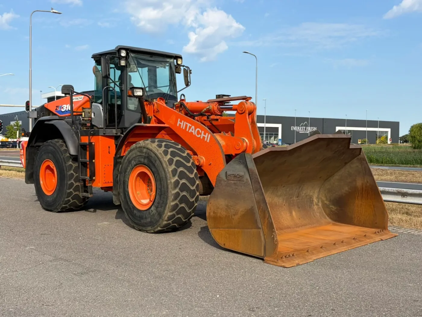 Hitachi ZW310-6 - 7