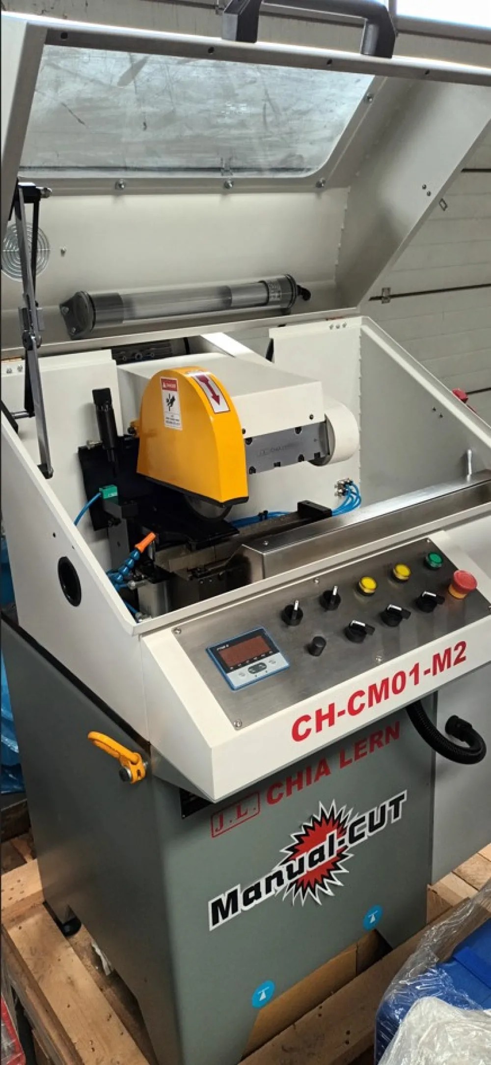 CHIA LERN : CH-CM01-M2 – Semi-Manual cut off machine for Tungsten carbide Bar