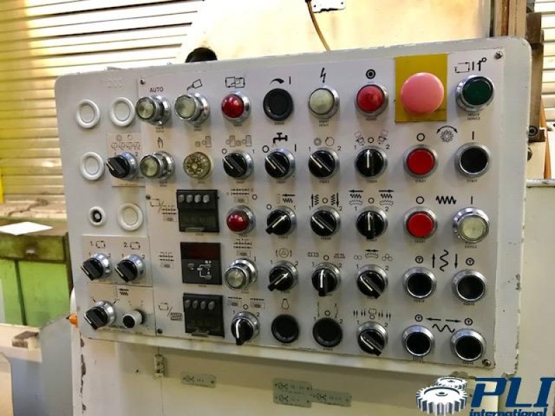 Gear Hobbing Machine – PFAUTER P 251