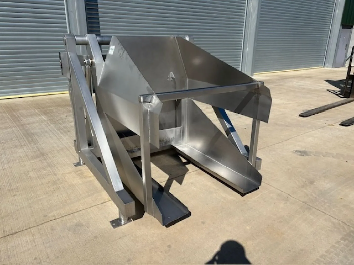 Hydraulic Bin Tipper - 2