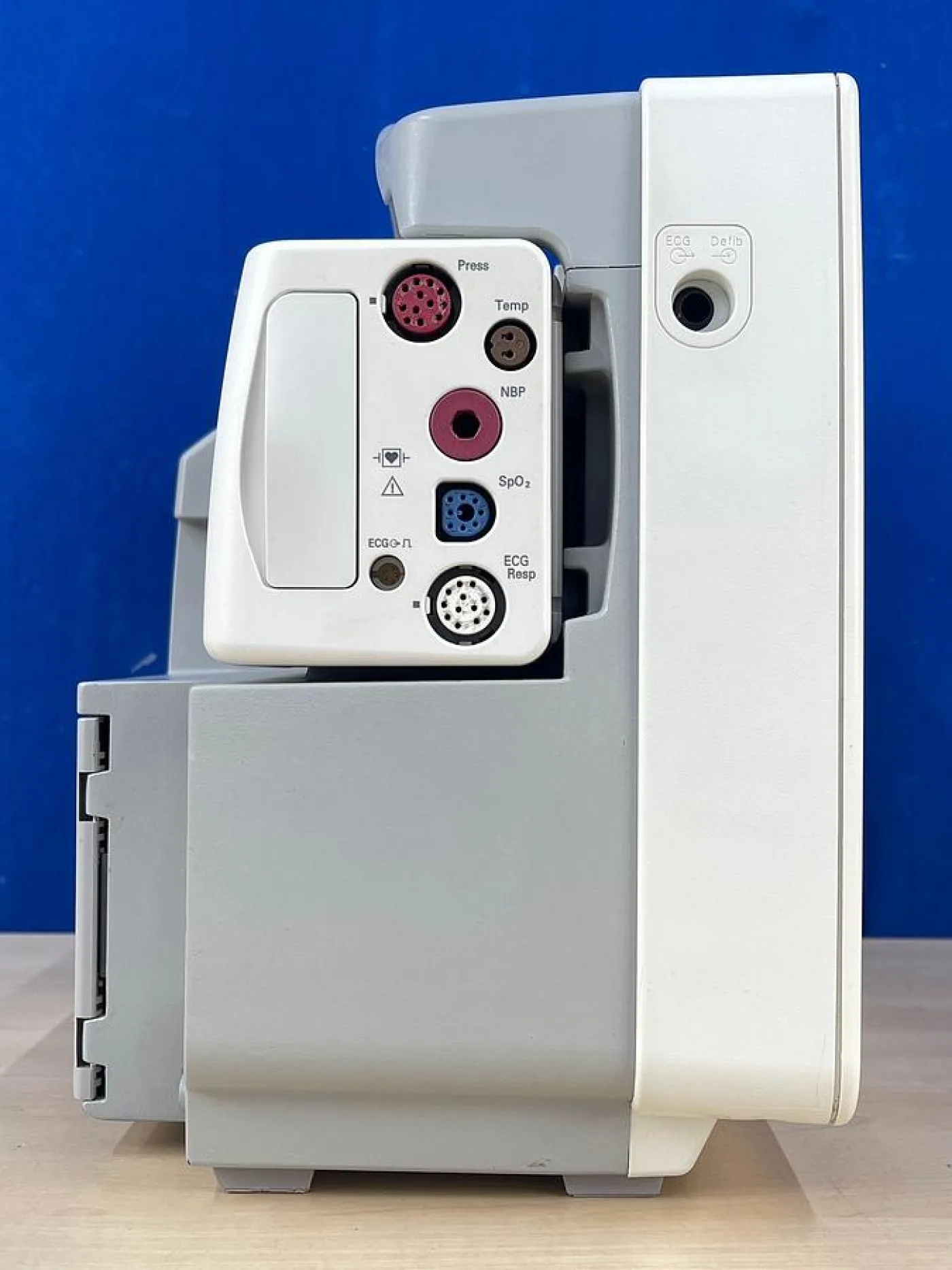 Philips IntelliVue MP30 patient monitor, YOM: 2013 - 7