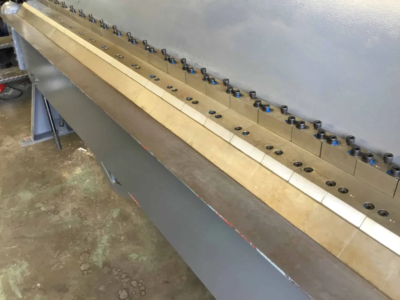 WNS Heavy Duty Box & Pan Folder 2540mm x 2.0mm - WNS - W. Neal Services Ltd - 7