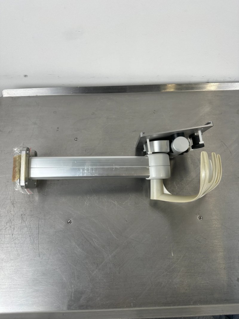 Medizinischer Monitorhalter f. Dräger mit Geräteaufnahme und Kabelhalter