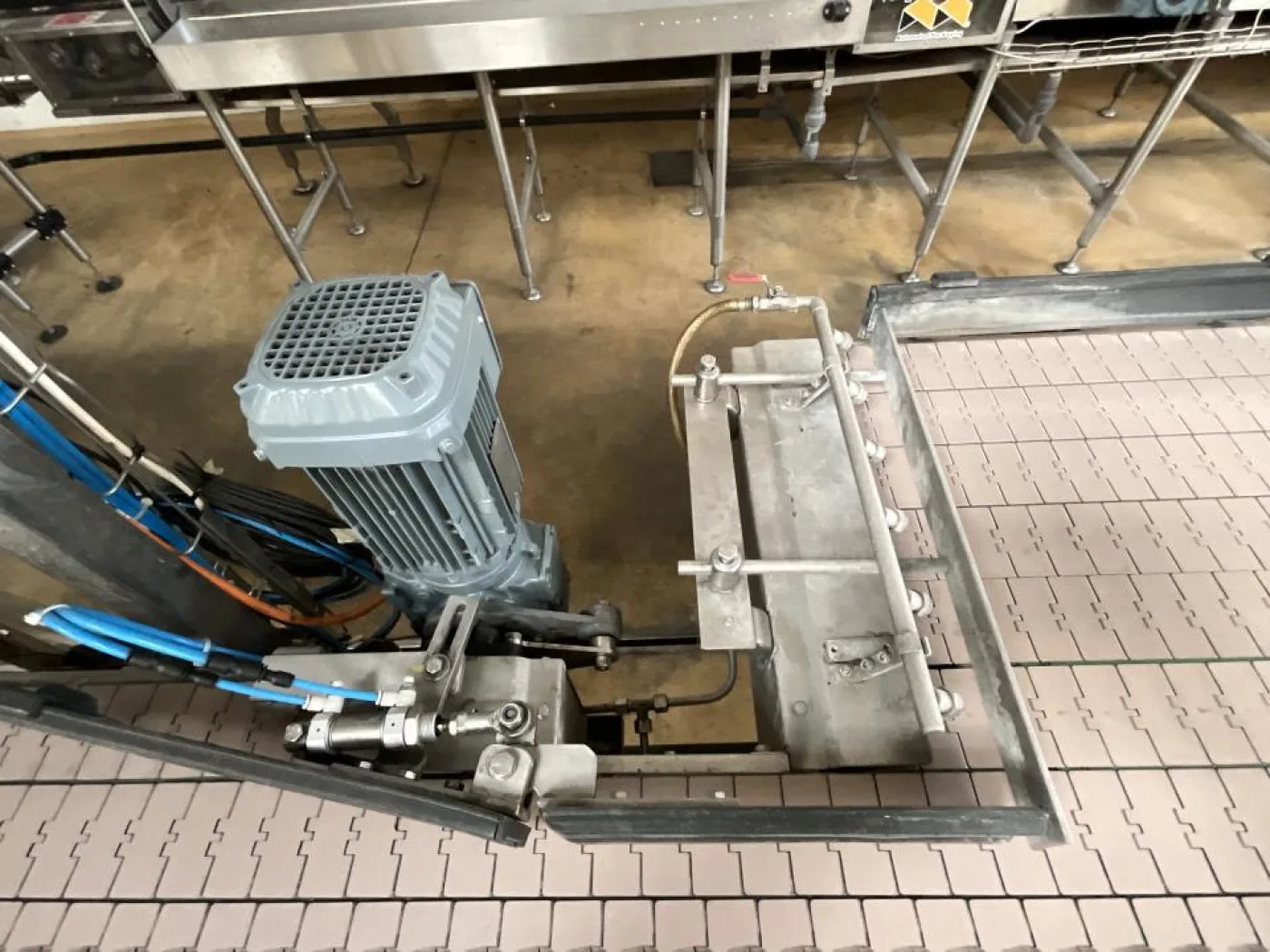 TMG Automated Verpackung TMG Automated Verpackung Förderband Belt for Bottles from Filler to Labeller - Line 5 - 1