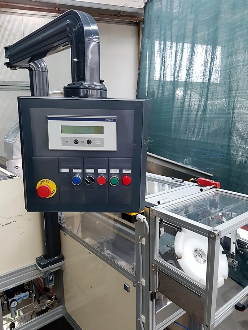ALIMENTATORE VIBRANTE CON ELEVATORE – ADMV MOD. DISTRIBUTEUR DE SERINGUES