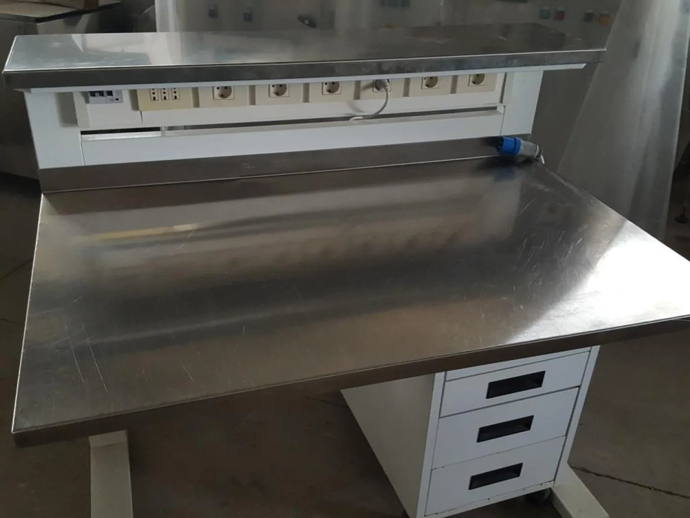 TAVOLO PORTASTRUMENTI IN ACCIAIO INOX - 5