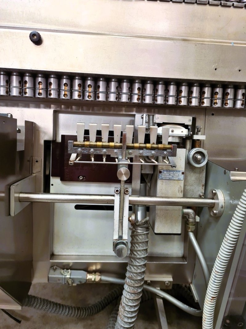 RIEMPITRICE SIGILLATRICE AUTOMATICA PER FIALE – CIONI – MOD. A8/FC