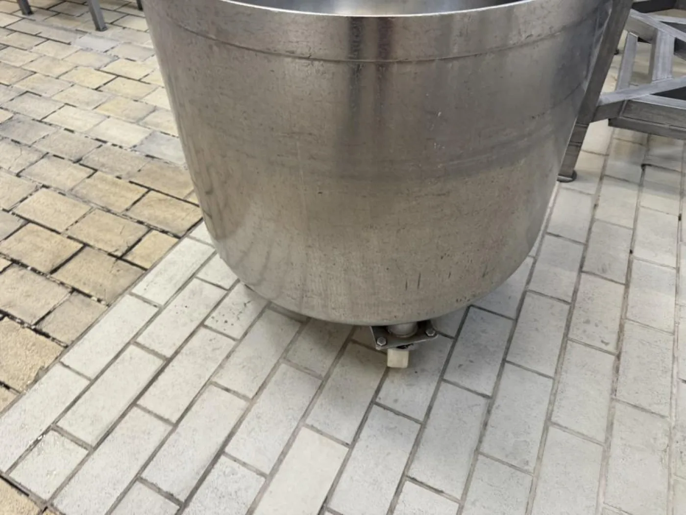 Industrial tub / vat on wheels - 4