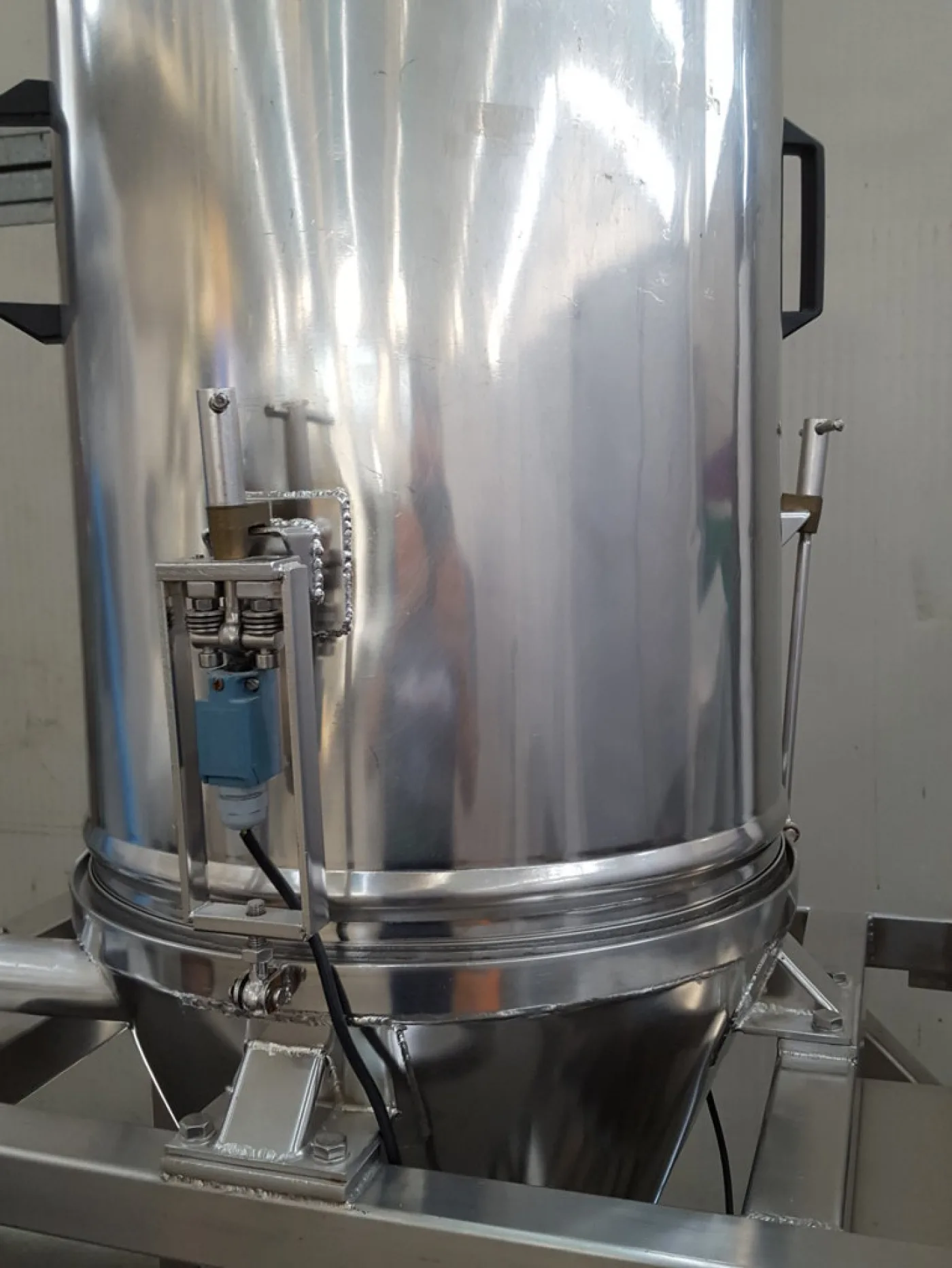 DOSATORE POLVERI CON TRASFERITORE SOTTOVUOTO – AZO - 4