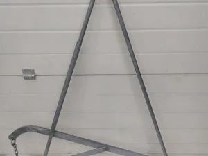 Manual leg spreader