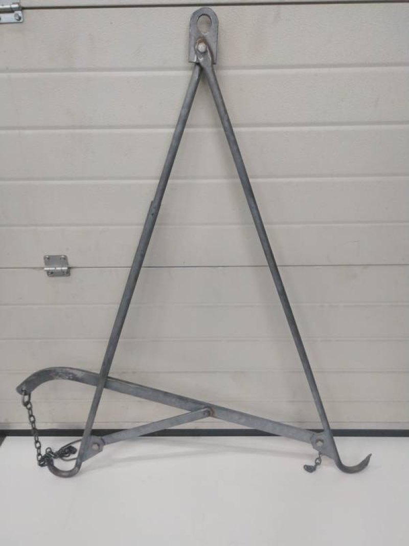 Manual leg spreader