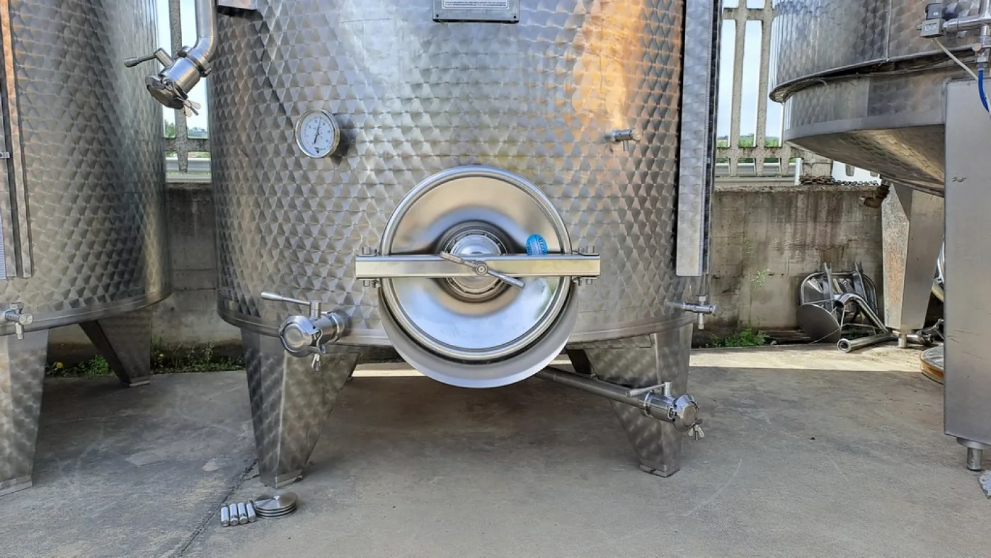 STAILESS STEEL TANK CAPACITY LITERS 5000 (50 HL) STORAGE/VINIFICATION MODEL, CONICAL BOTTOM WITH BAND, NEW EQUIPMENT - 6