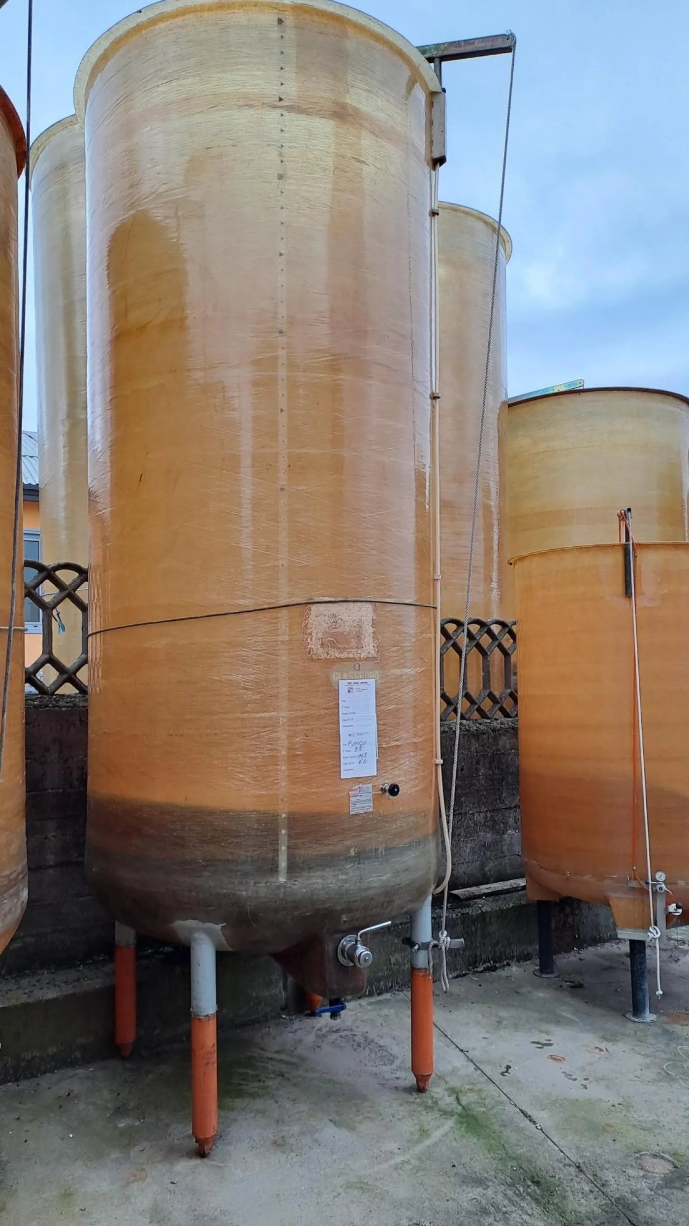 FIBERGLASS TANK VARIABLE CAPACITY FIRM GIMAR ROUNDED BOTTOM, CAPACITY HL 60 ABOUT, SECOND-HAND EQUIPMENTS - 4