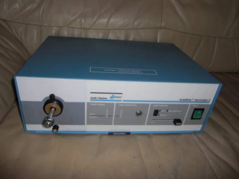 Dyonics Auto Illuminator 2 Endoskopie Kaltlichtquelle (Metallhylid)