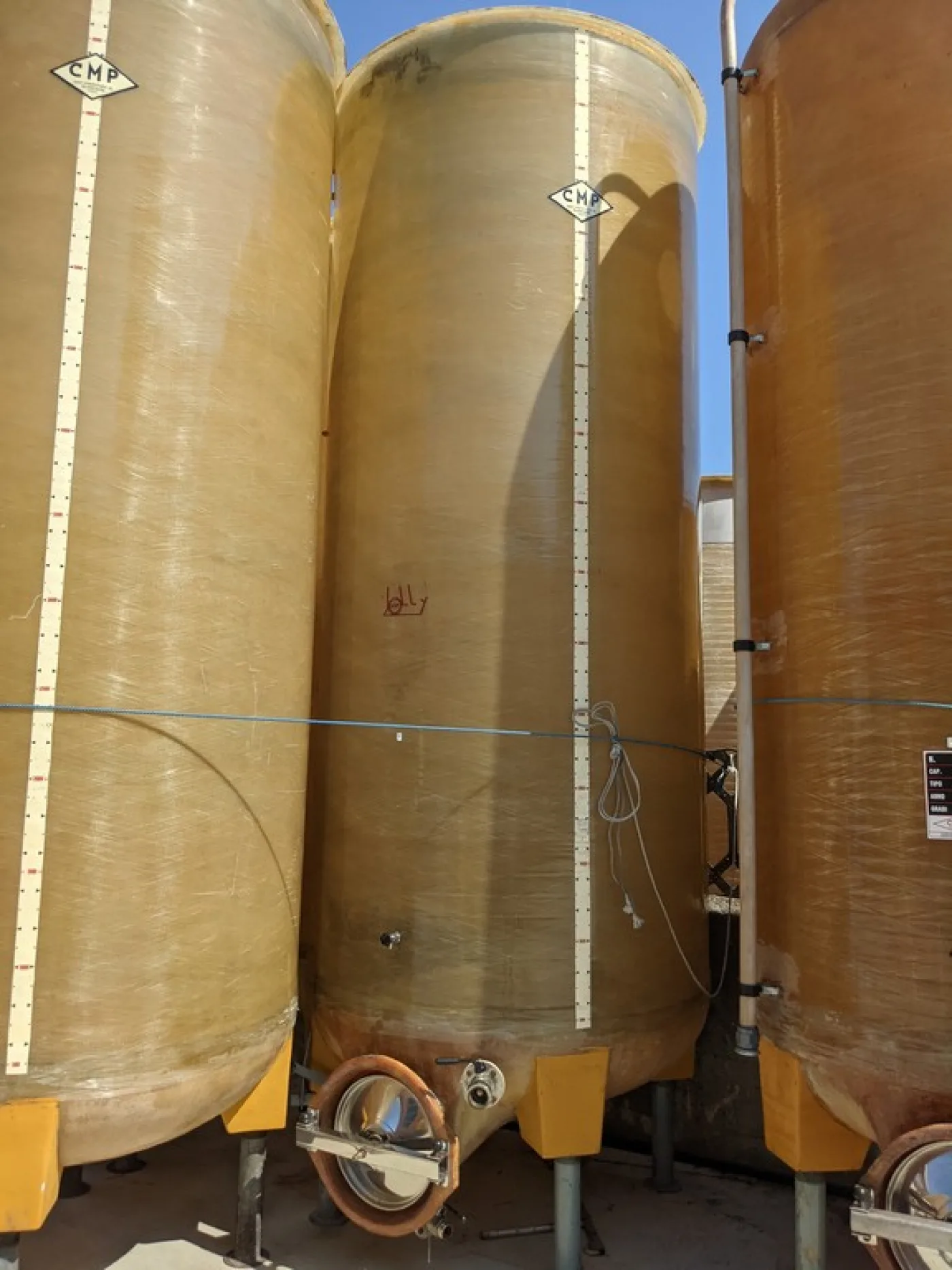 FIBERGLASS TANKS VARIABLE CAPACITY FIRM CMP, CAPACITY HL 75 ABOUT, ON LEGS, BOTTOM TO DRAIN OFF, SECOND-HAND EQUIPMENT - 7