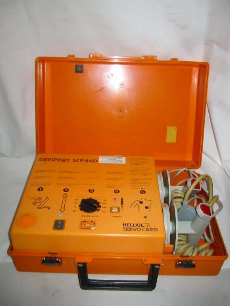 Hellige SCP 840 Defibrillator (1)