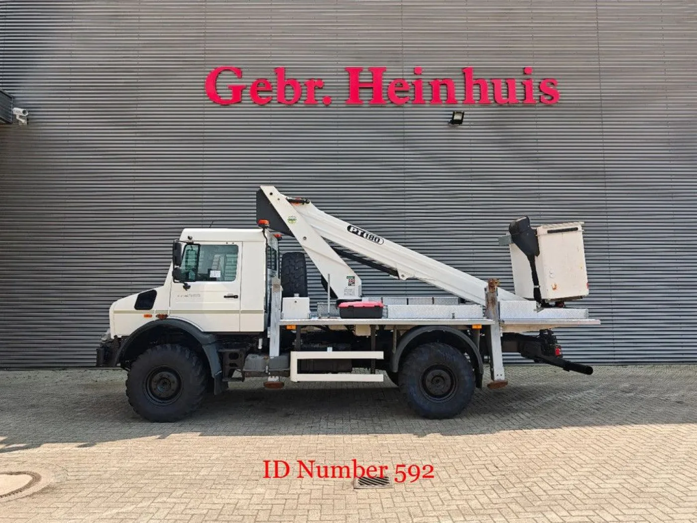 Unimog U4023 4x4 Isoli PT180 Winch! - 1