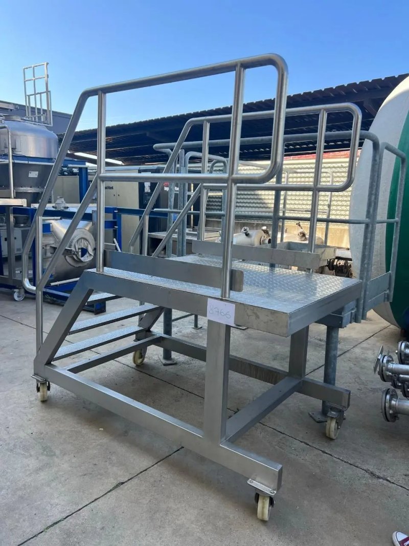 STAINLESS STEEL LADDER WITH WHEELS