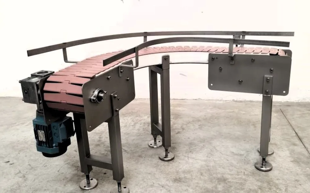 NASTRO TRASPORTATORE MOTORIZZATO CON CURVA A 90°
