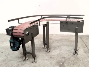 NASTRO TRASPORTATORE MOTORIZZATO CON CURVA A 90°