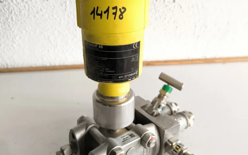 PRESSURE TRANSMITTER VEGA VEGADIF 65
