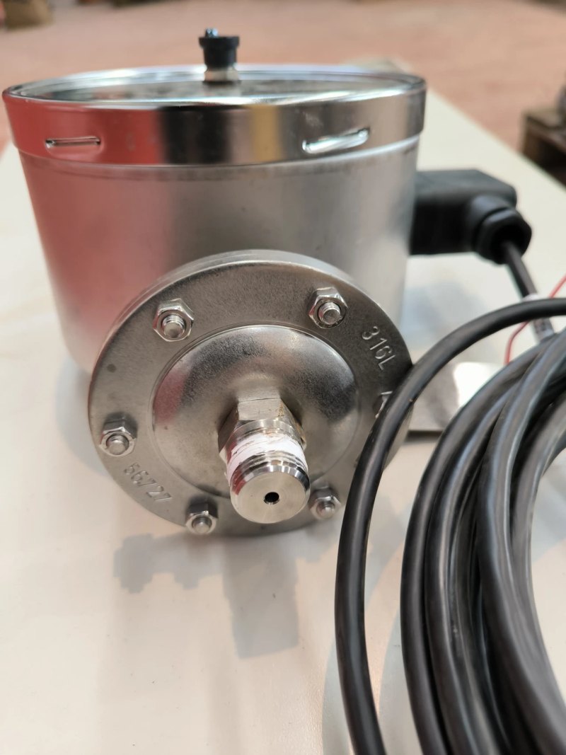 PRESSURE GAUGE WITH INDUCTIVE CONTACT WIKA PGS43.160 ATEX