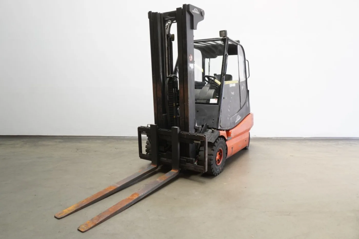 Frontstapler Linde E 30 336-02 (2001) - 1
