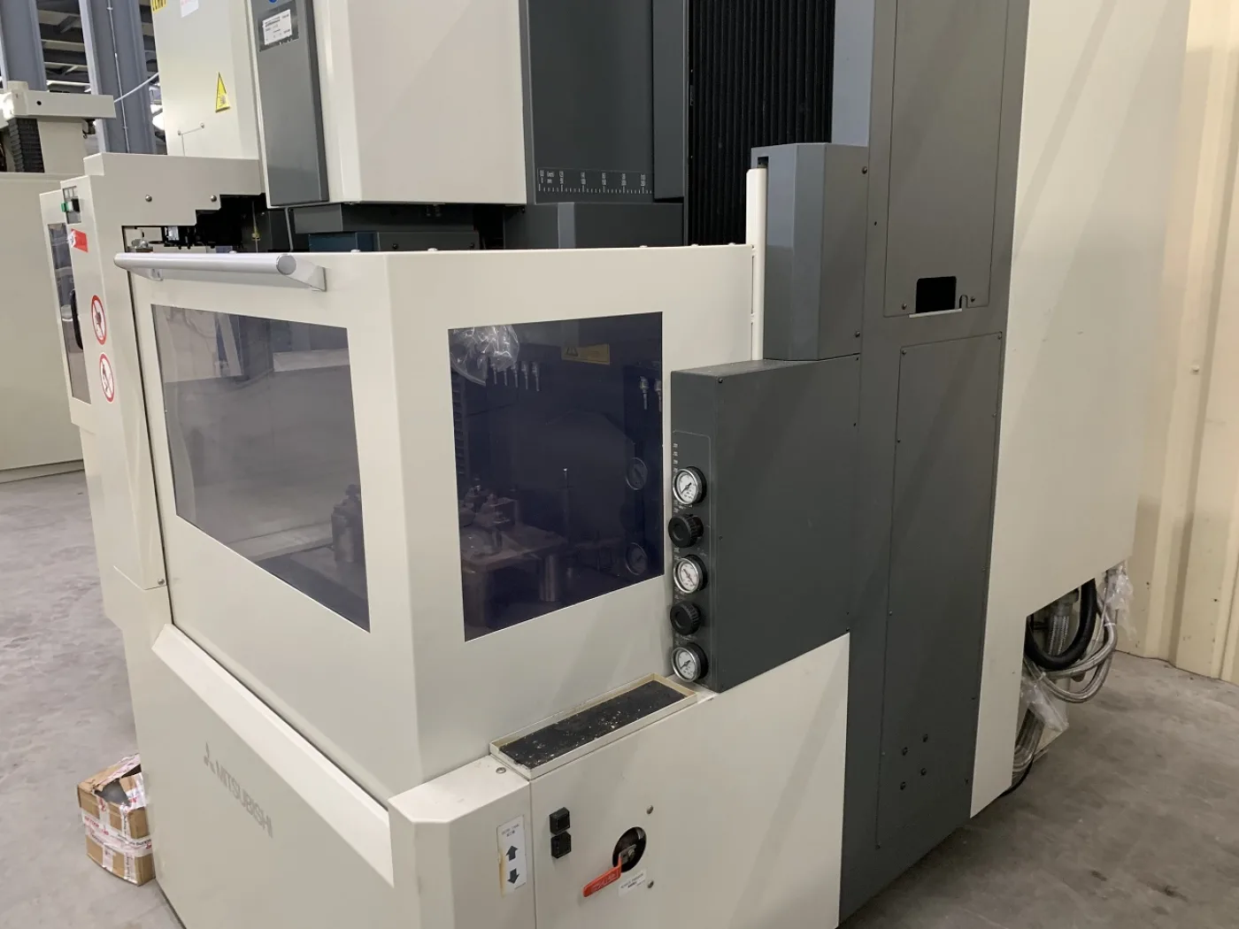 MACHINE A ETINCELER PAR ENFONCAGE “MITSUBISHI” TYPE EA12-VM - 4