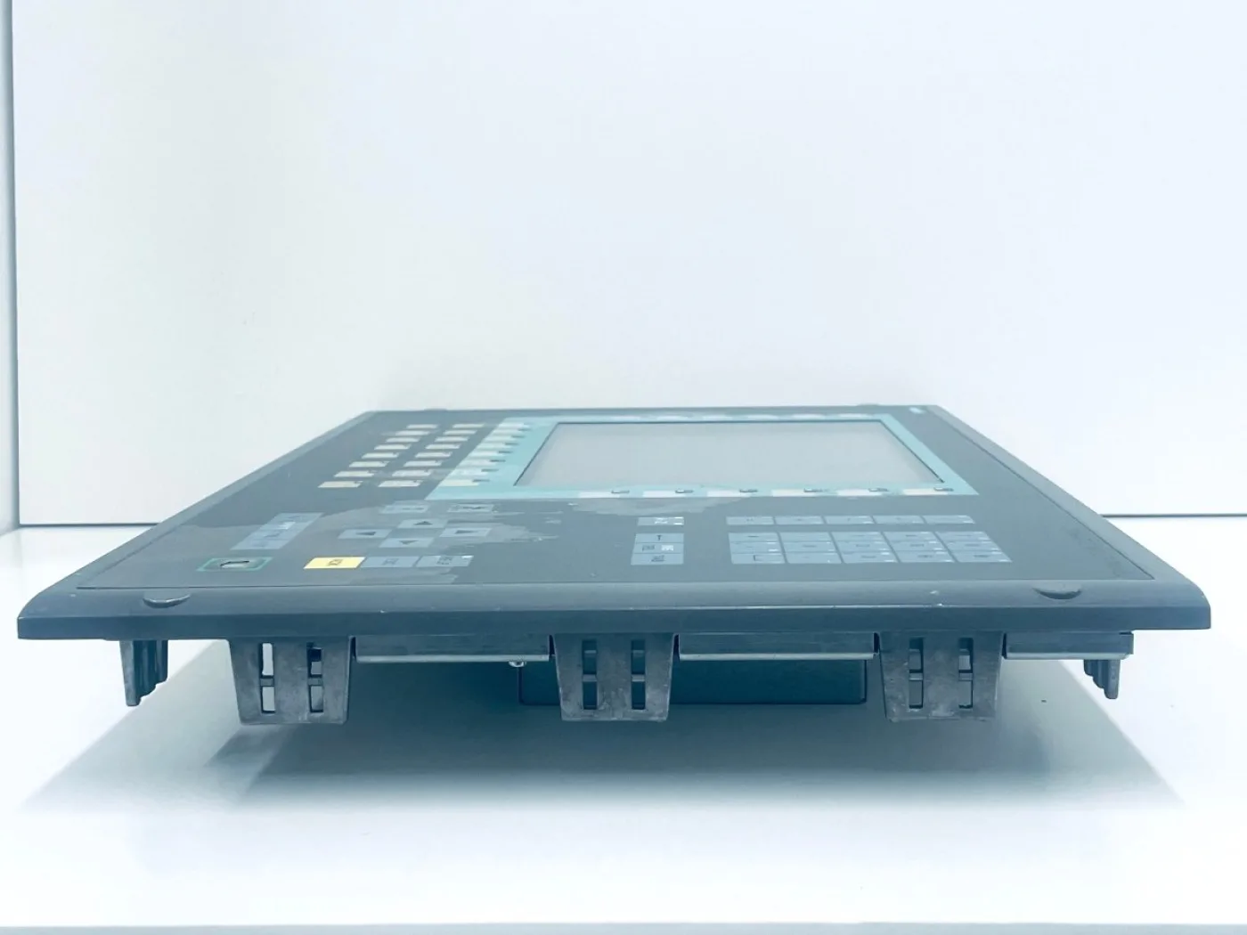 Siemens SIMATIC Multi Panel 6AV6643-0DD01-1AX1 - 7