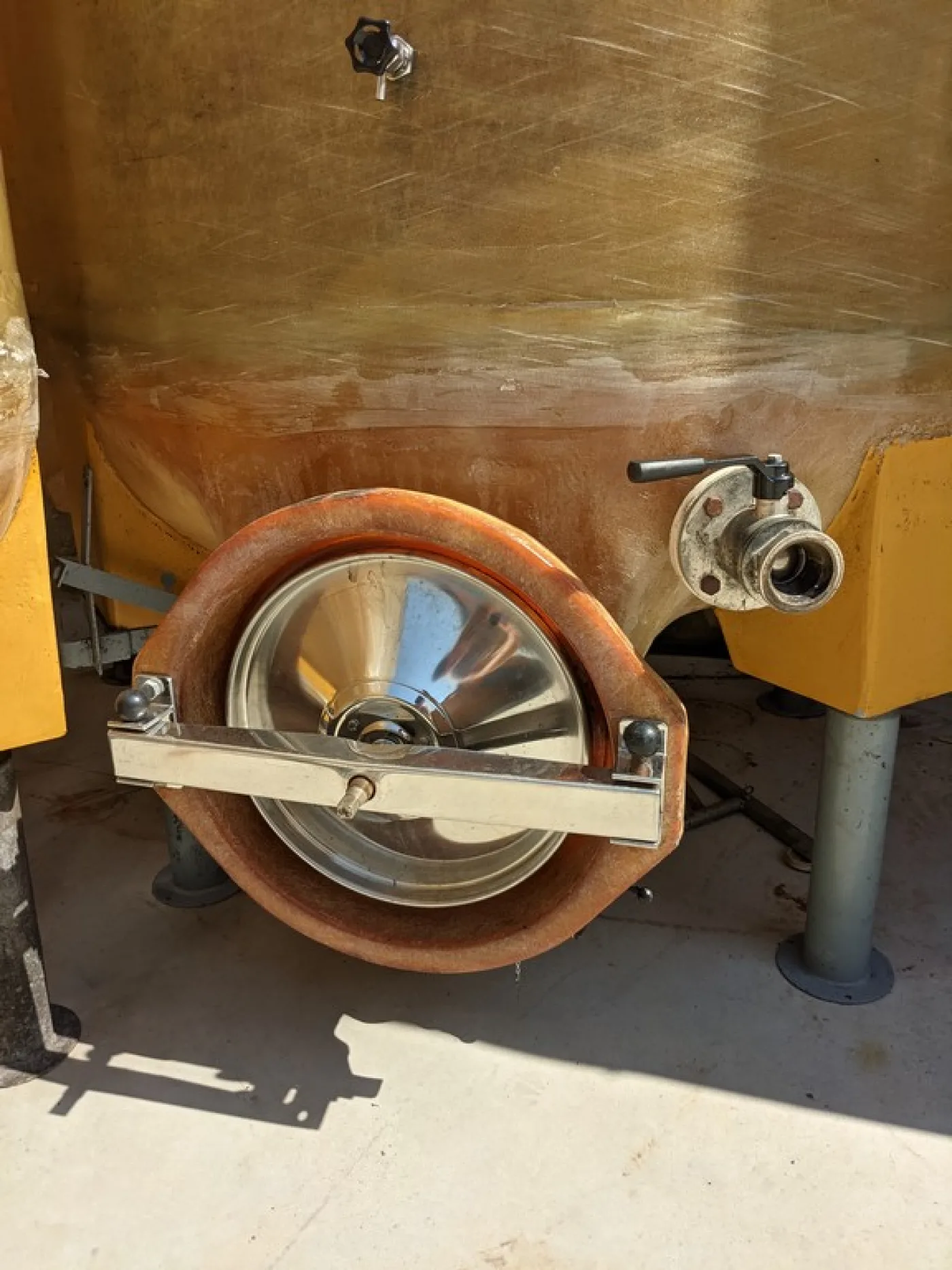 FIBERGLASS TANKS VARIABLE CAPACITY FIRM CMP, CAPACITY HL 75 ABOUT, ON LEGS, BOTTOM TO DRAIN OFF, SECOND-HAND EQUIPMENT - 8