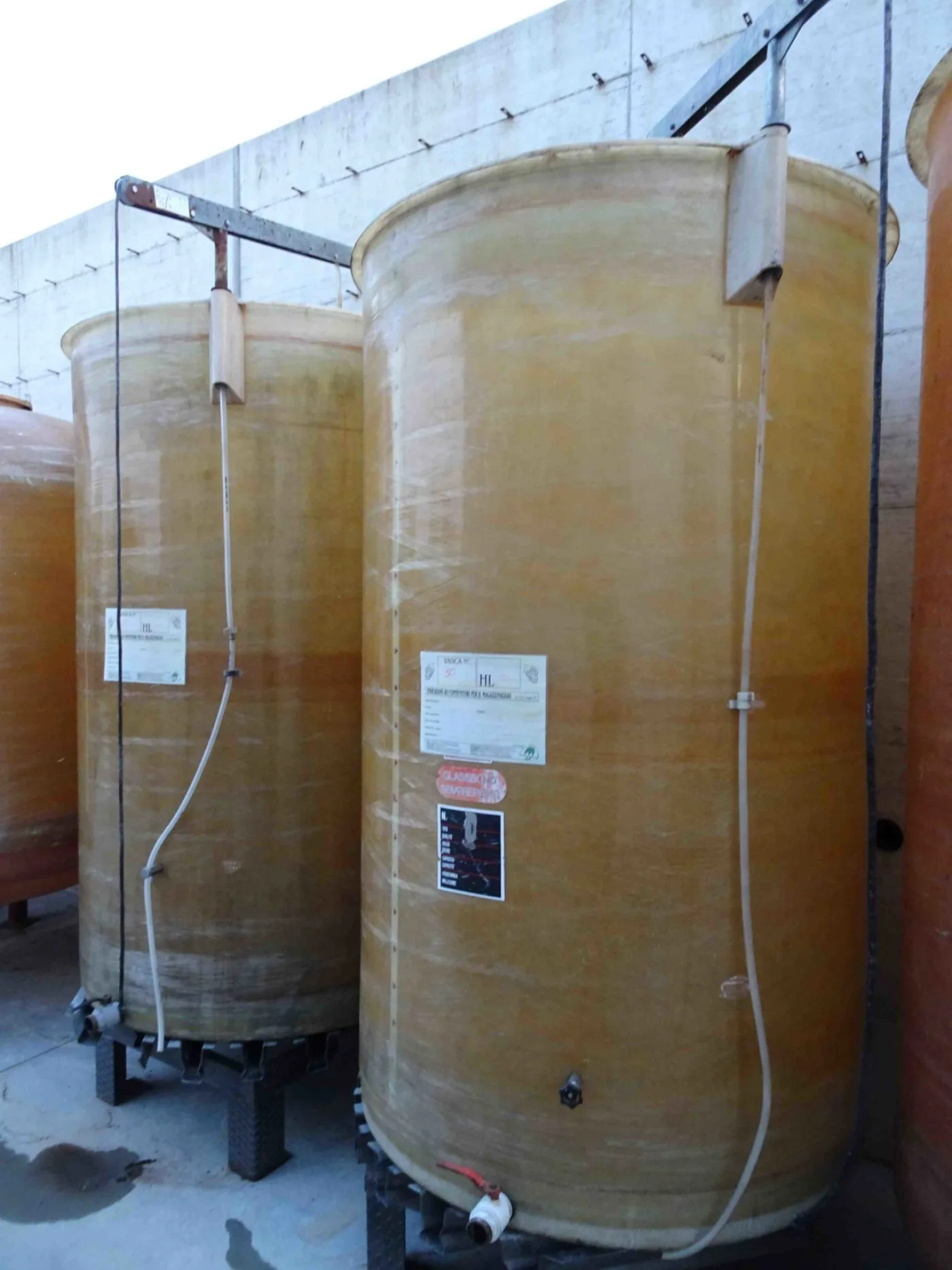 FIBERGLASS TANK VARIABLE CAPACITY, CAPACITY 2.500 LITERS (HL 25), SECOND-HAND EQUIPMENT - 1