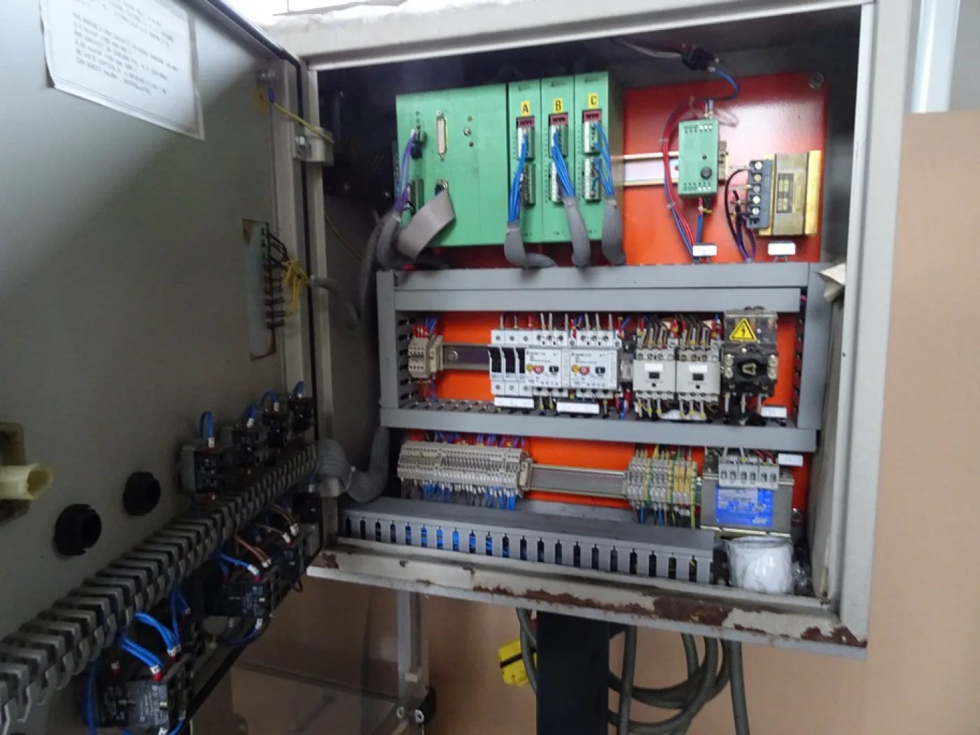CAPSULE DISTRIBUTOR ROBINO AND GALANDRINO / ROBINO AND GALANDRINO SEALING MACHINE WITH THREE THERMAL HEADS, SECOND-HAND MACHINES - 7