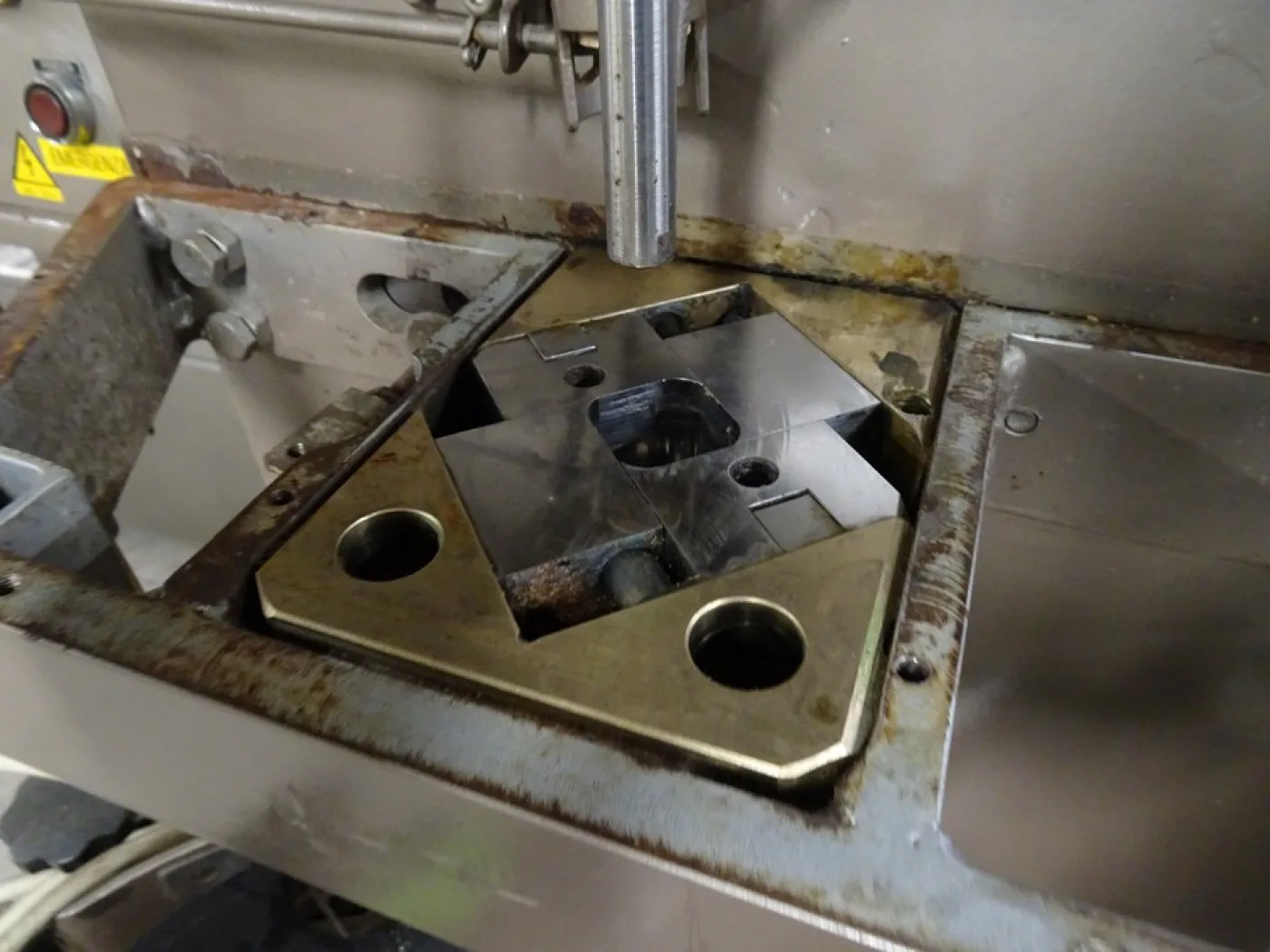 AUTOMATIC CORKING MACHINE FIRM QUAGLIA AND GIUSO, SINGLE HEAD FOR NATURAL CORK, SECOND-HAND MACHINE - 4