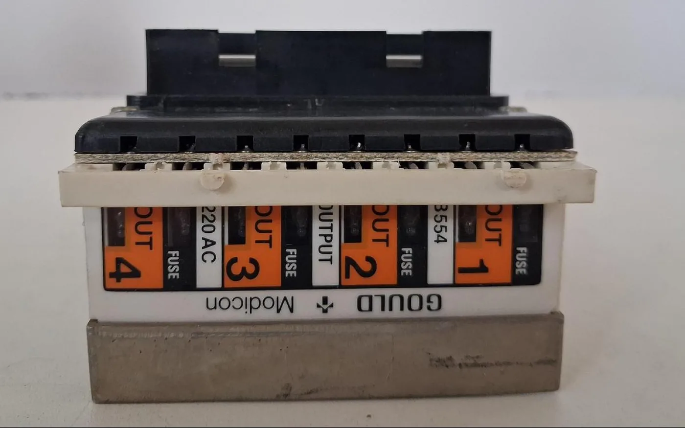 Gould Modicon B554 Output Module - 3