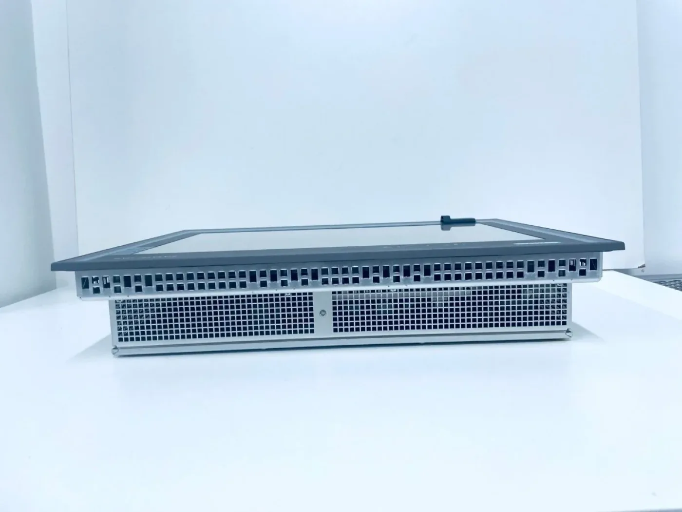 Siemens Panel 6AV7240-3BC07-0HA0 SIMATIC IPC477D - 4